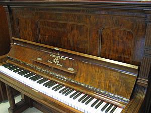 title='Steinway